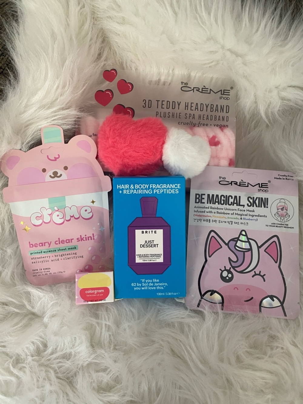 Spa Set: 2 face masks, body spray, headband and lip balm